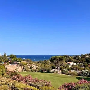 https://studio-4-personnes-vue-mer-cap-esterel-st-raphael.fr-provencehotel.com